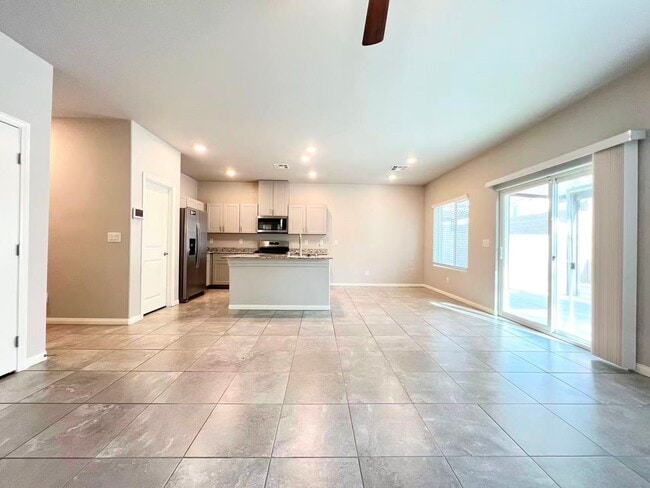 Building Photo - 7407 Dragonfruit Ave