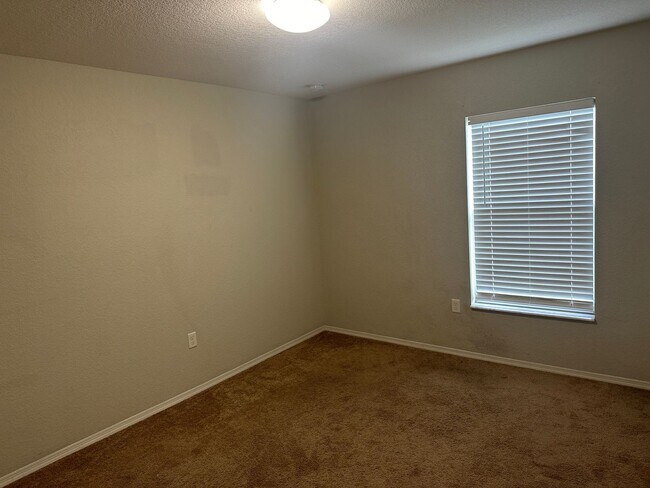 Building Photo - 3 Bedroom 2 Bathroom in Lake Wales
