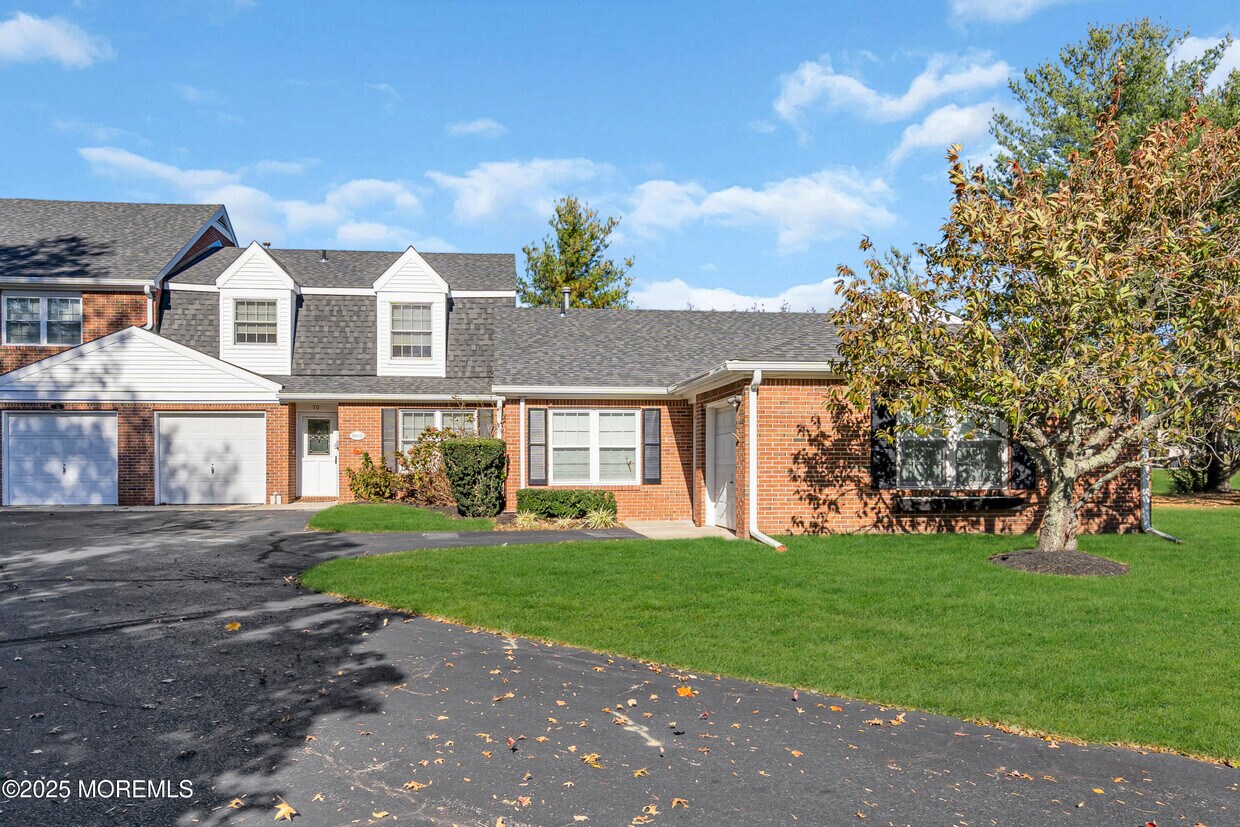 Foto principal - 68 Maple Dr