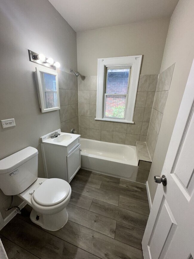 Building Photo - Stunning 2 bedroom Accepting Section 8