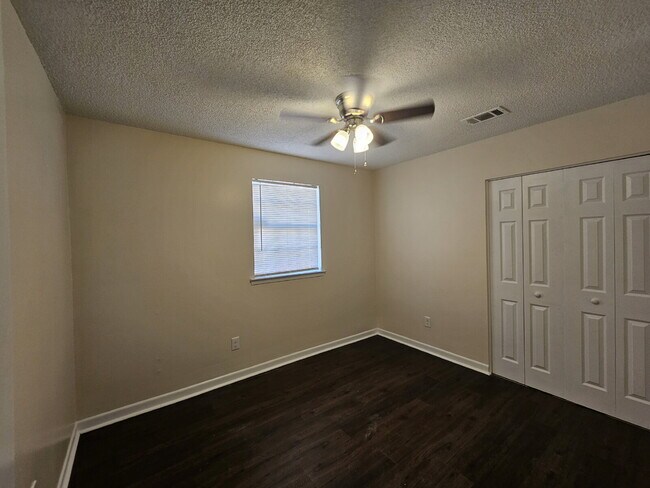Foto del edificio - "Charming 3-Bed, 2-Bath Retreat on Scotland Terrace – Your Perfect Pensacola Escape!"