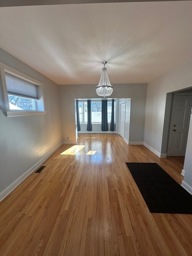 Foto del edificio - 5042 W Argyle St