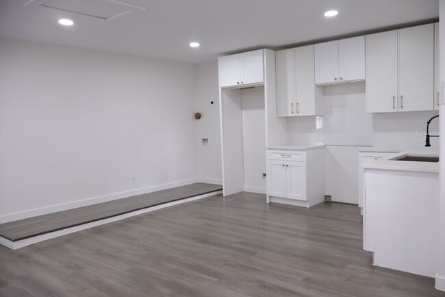 Building Photo - 5502 Ashgate Dr