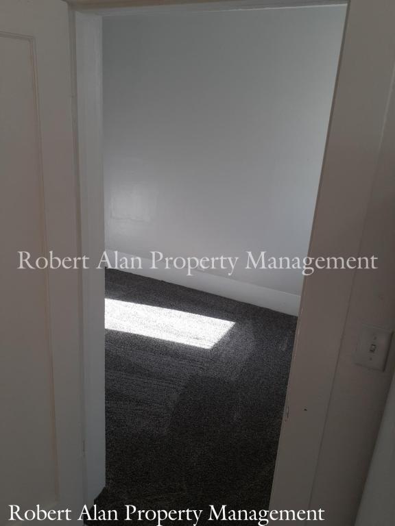 Building Photo - 104 SE 4th St