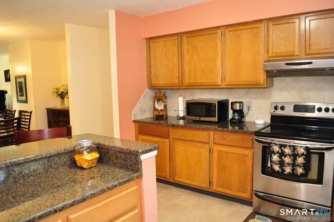 Building Photo - 605 Sandstone Dr