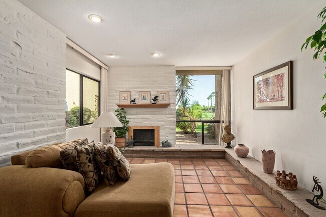 Foto del edificio - RESORT Style FULLY-FURNISHED Condo in Paradise Valley - 4 bedroom / 2.5 bath