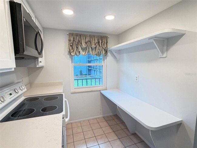 Foto del edificio - 333 N Lake Howard Dr