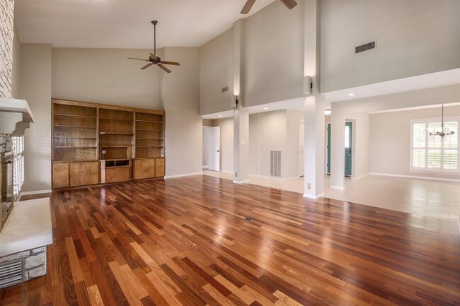 Building Photo - 6200 Rain Creek Pkwy