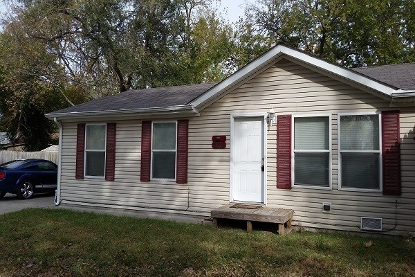 Primary Photo - 3 Bedroom Duplex in Convenient Location!