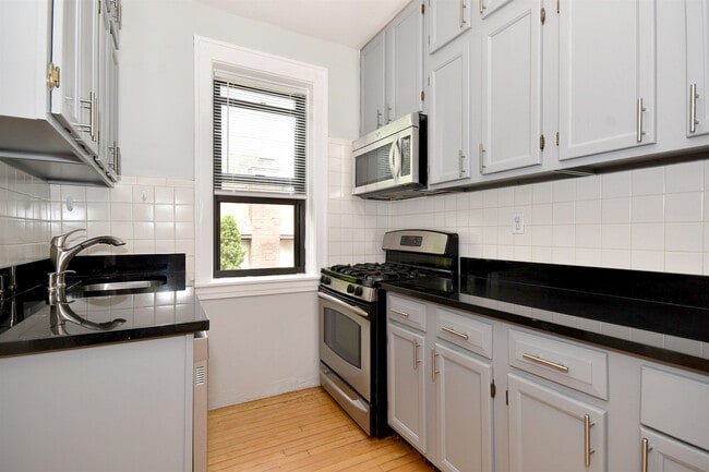 Building Photo - 346 S Harvey Ave