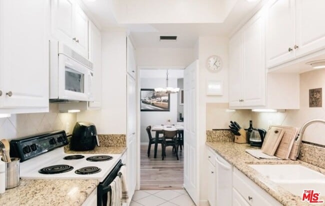 Building Photo - 497 E California Blvd