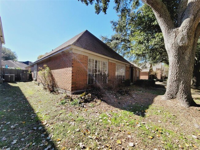 Building Photo - 15711 Echo Lodge Dr