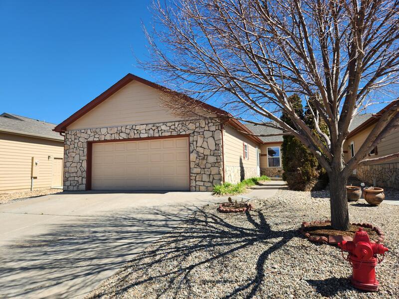 Primary Photo - 584 S School House Dr