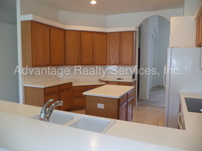 Building Photo - GATED COMMUNITY IN SEVEN OAKS