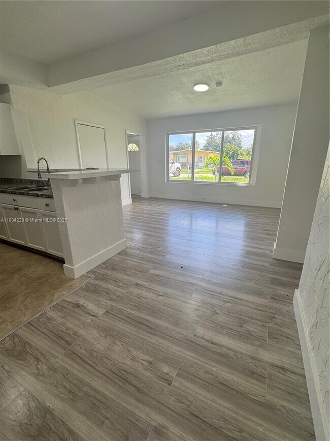 Foto del edificio - 4341 NE 18th Ave