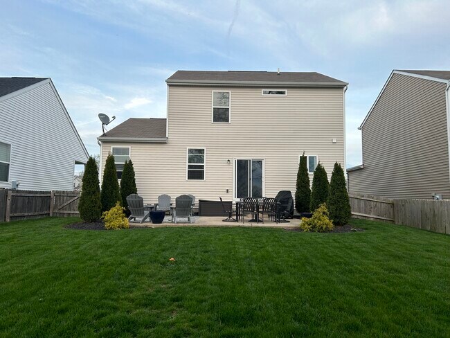Building Photo - 221 Cloverhill Dr