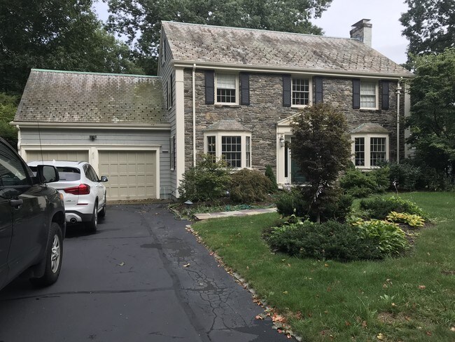 Building Photo - 30 Thackeray Rd