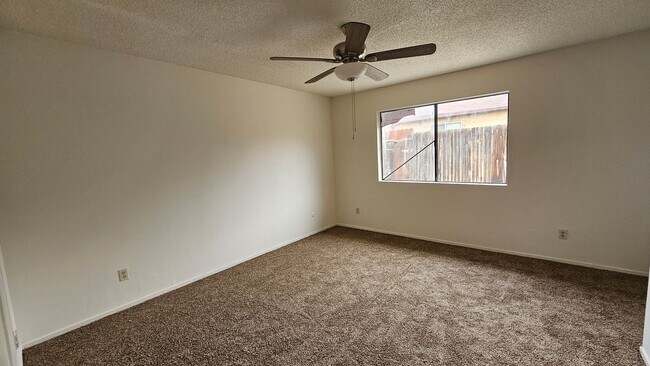 Foto del edificio - Coming Soon 3 bd 2 ba Townhome