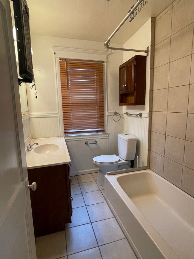 Building Photo - 82 Estella Ave