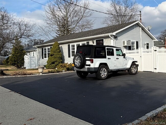 Building Photo - 101 Rosevale Ave