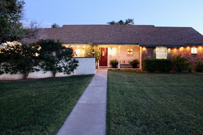 Building Photo - Beautiful North Mesa Home with a Pool!