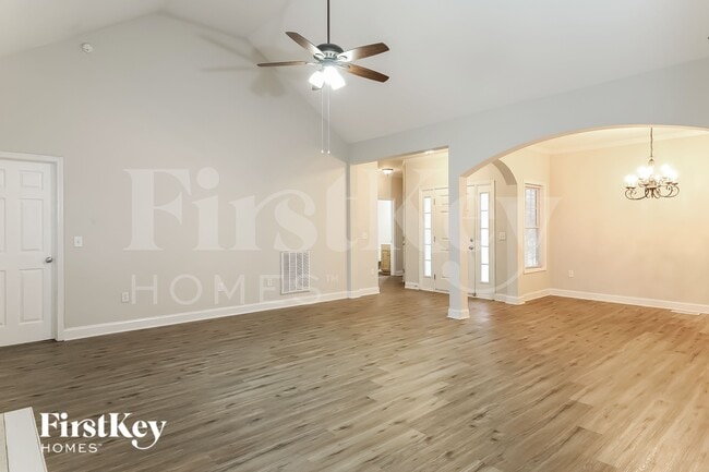 Building Photo - 2215 Charles Towne Ct