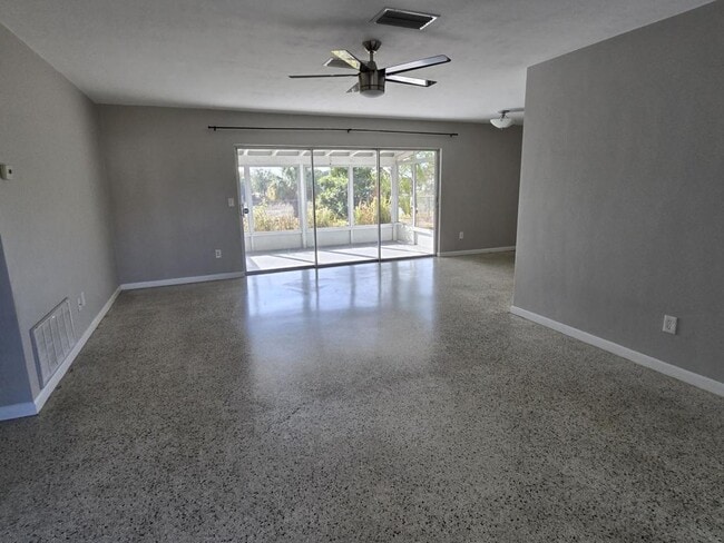 Foto del edificio - 6258 Harcross Ct