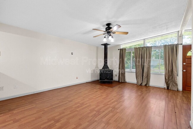 Building Photo - 800 Bobbins Ln