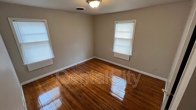 Foto del edificio - 1320 Weymouth St