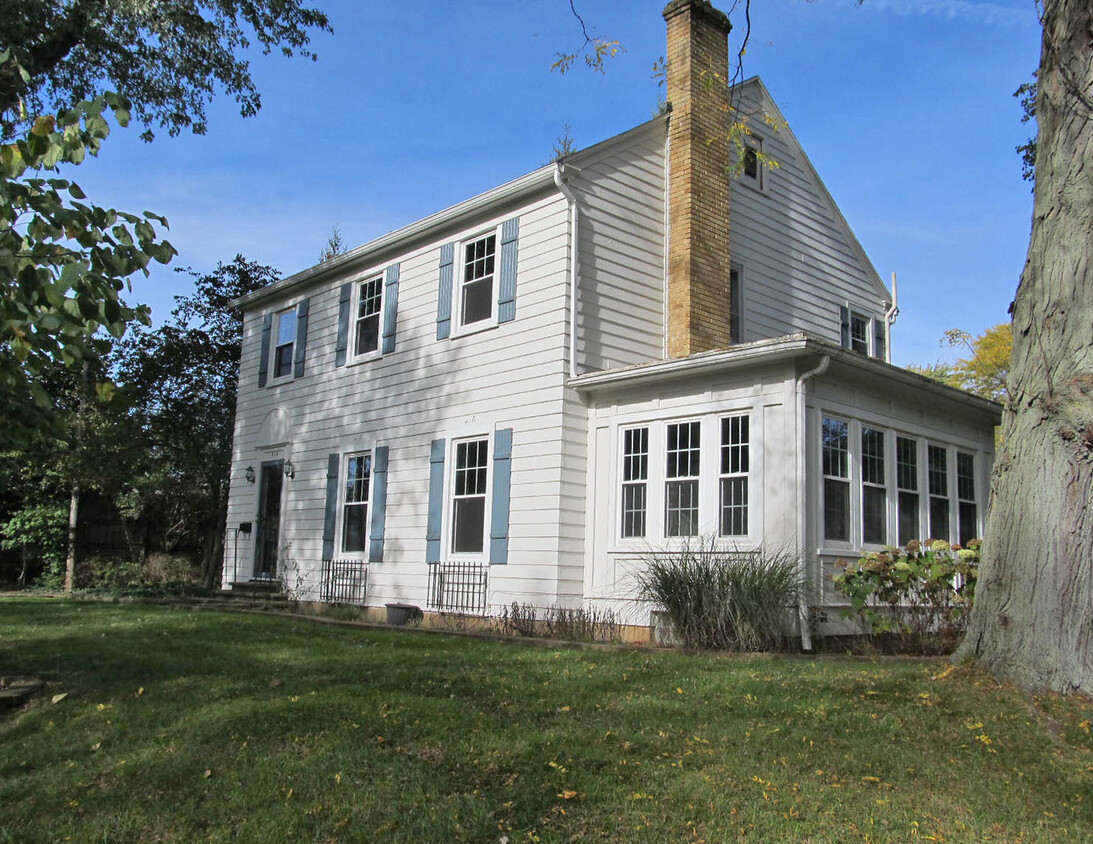 Beautiful Colonial in Milwood - Beautiful  Colonial in Milwood