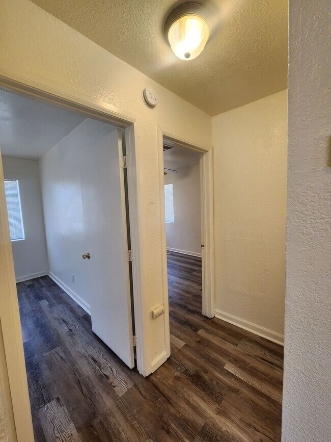 Foto del edificio - Yucca Ave 6686-6688