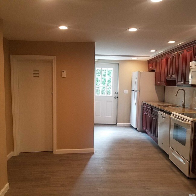 Foto del edificio - 792 Larkfield Rd