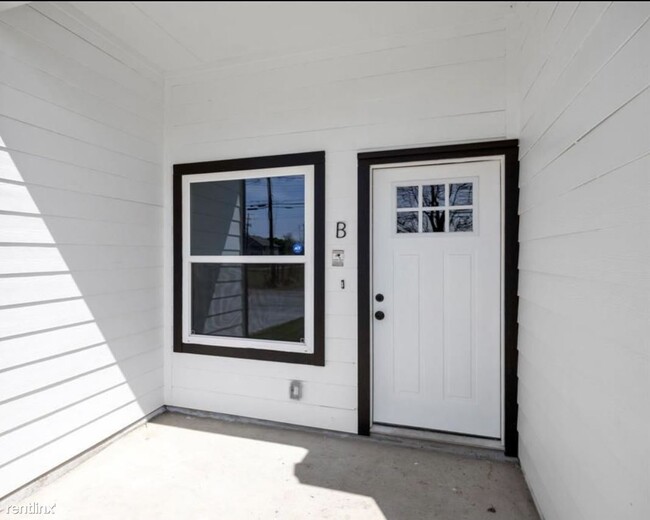 Building Photo - 3 br, 2 bath Duplex - 8408 Prairie View Dr...