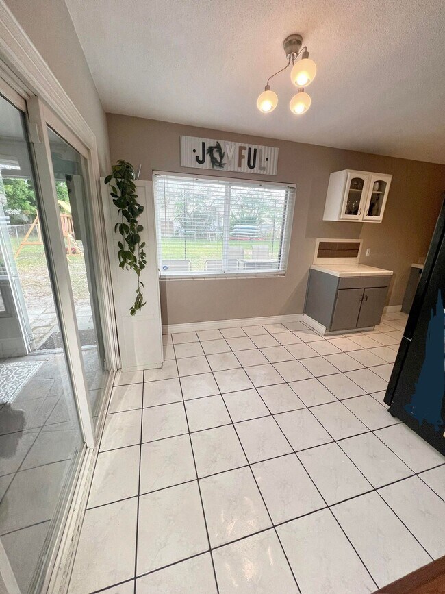 Eat in kitchen space - 4609 Rockledge Rd