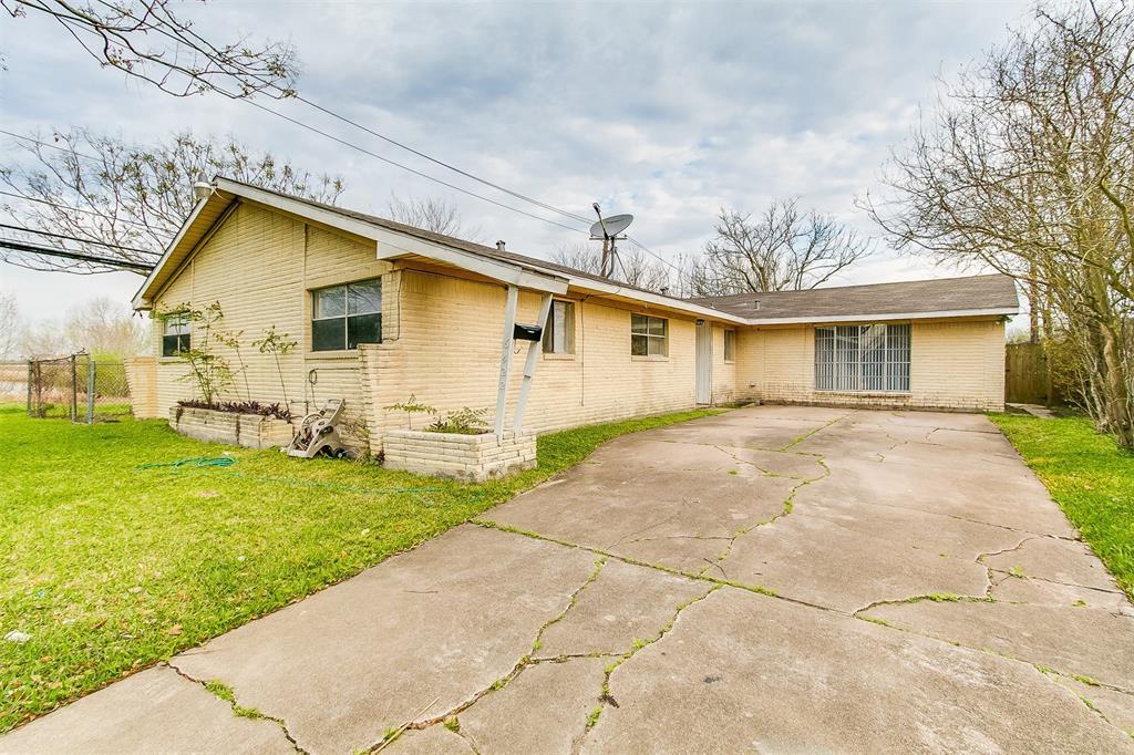 Primary Photo - 6422 Darlinghurst Dr