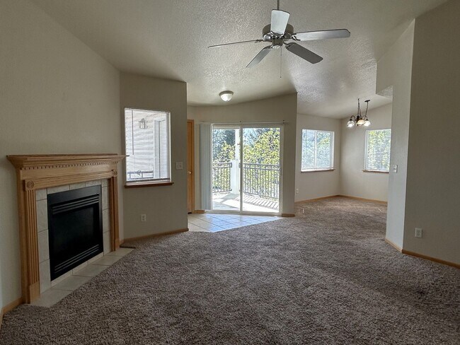 Foto del edificio - Spacious 2 Bedroom Greeley Condo - Available Now!