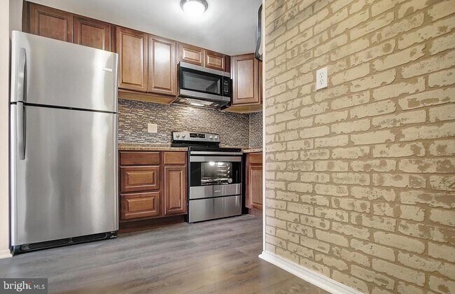 Building Photo - 168 Daimler Dr