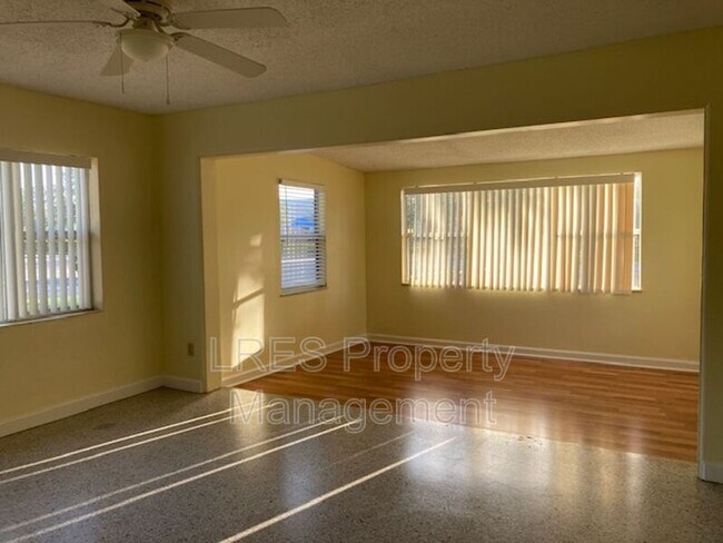 Building Photo - 4044 Bobolink Ln