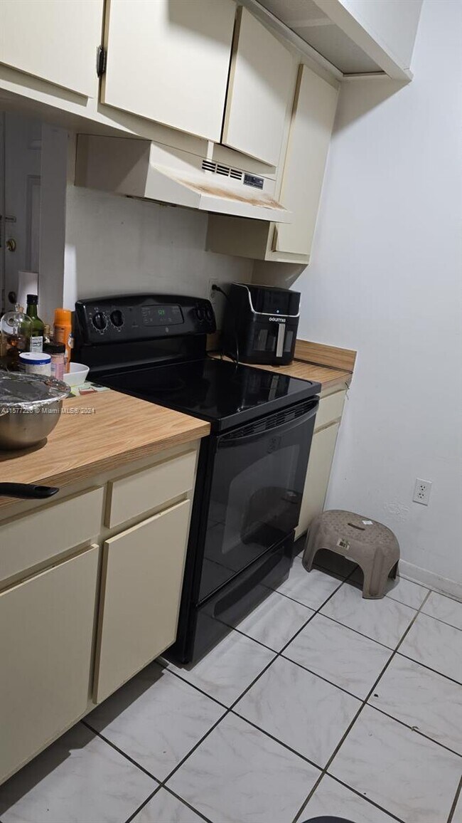 Foto del edificio - 917 NE 199th St