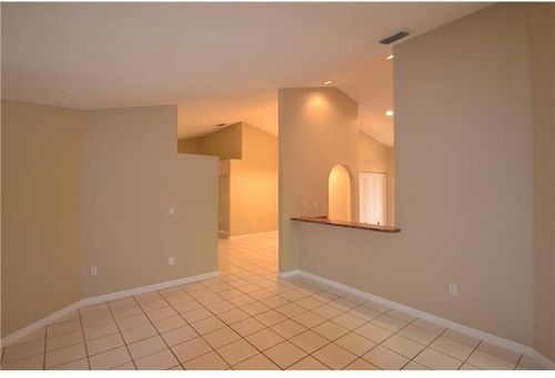 Building Photo - 9900 SW 59th Ct