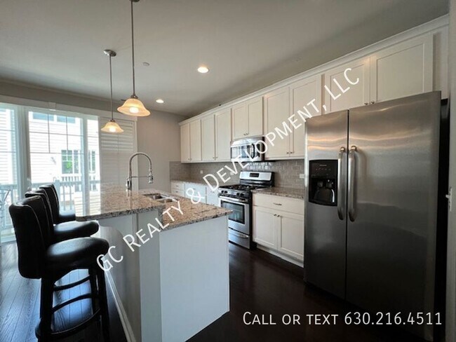 Foto del edificio - 54 Lakeview Pl