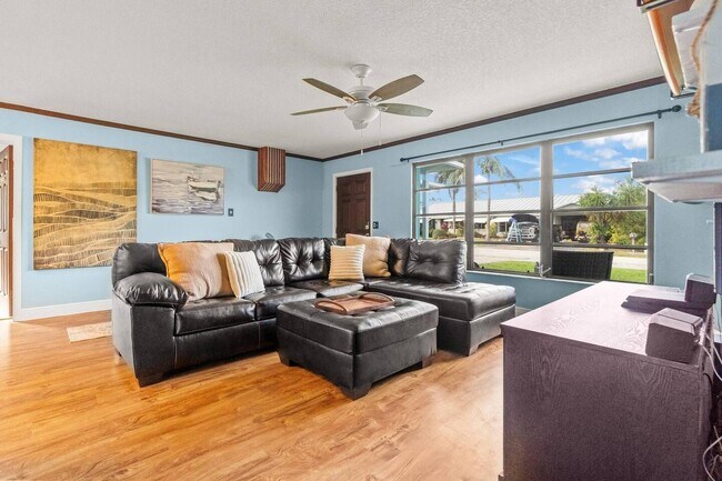 Foto del edificio - 1880 Kathy Ln