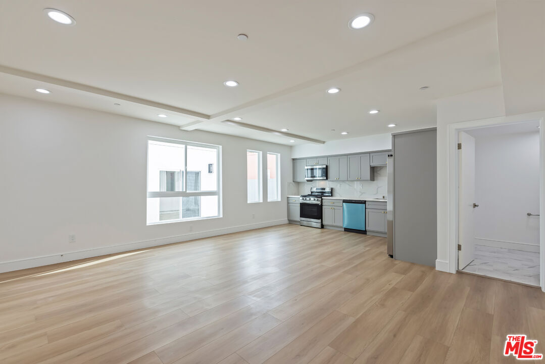 Foto principal - 2057 S Garth Ave