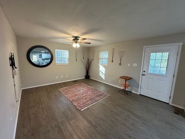 Foto del edificio - Welcome to this charming 2-bedroom, 1-bathroom home located in the heart of Dover, AR.