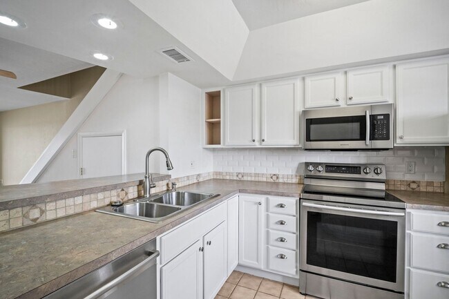 Foto del edificio - Stunning 2-bedroom, 2.5 bathroom condo wit...