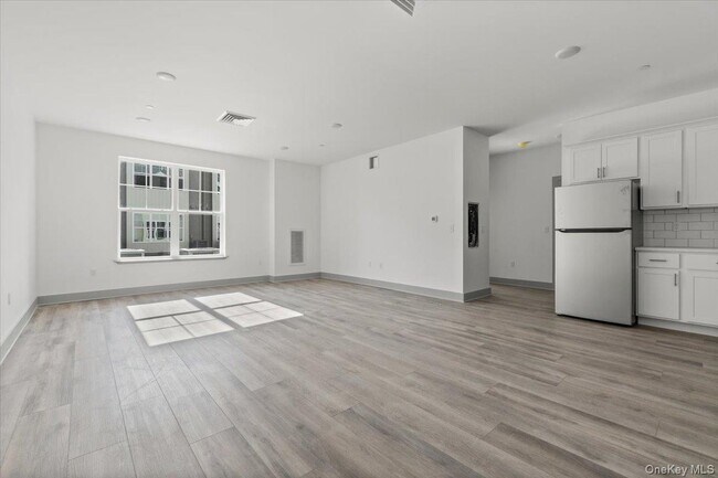 Foto del edificio - 75 Forester Ave