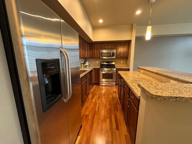 Foto del edificio - Beautiful 1 bedroom home at The Drake in B...