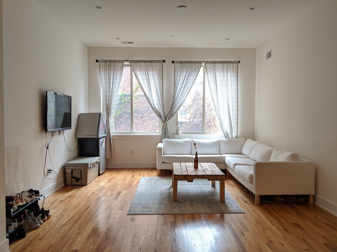 Foto principal - 976 N Marshall St