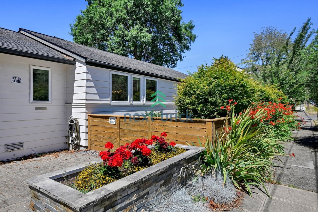 Primary Photo - A beautiful 3 bedrooms and 2 bathrooms house