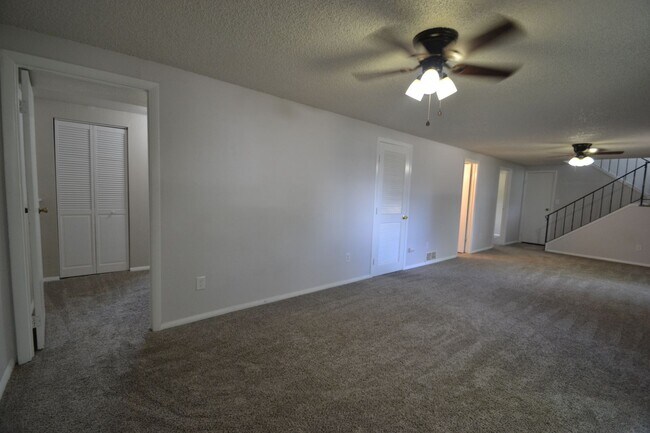 Foto del edificio - Newly Remodeled 4 Bedroom with AC!